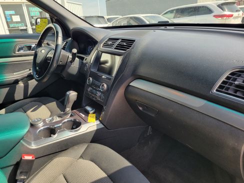 Used 2018 Ford Explorer XLT w/ Equipment Group 201A AWD/4WD image 28