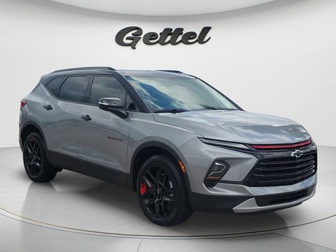 Used 2025 Chevrolet Blazer LT w/ Sound & Technology Package FWD image 3