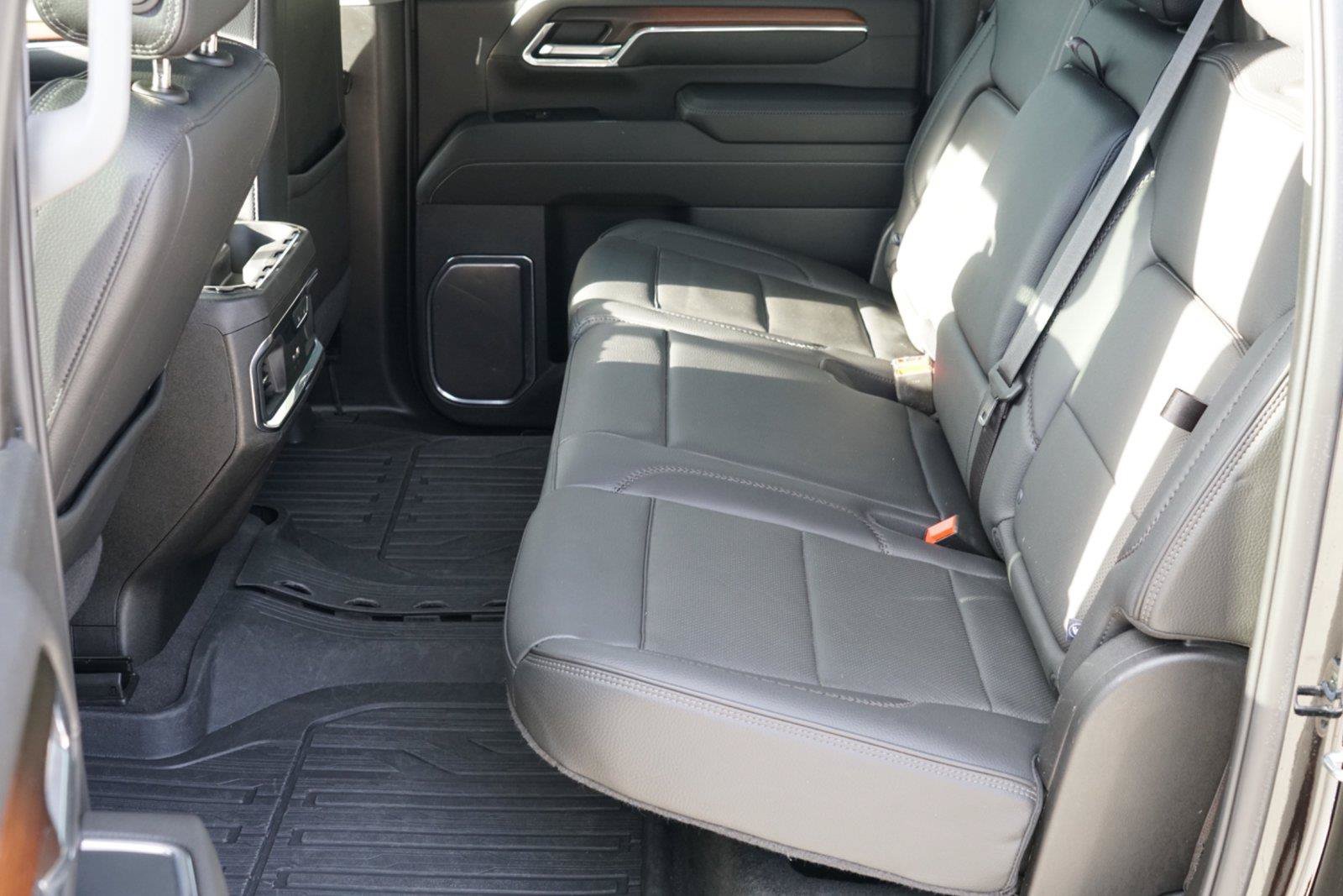 Used 2024 GMC Sierra 3500 Denali w/ Technology Package AWD/4WD image 21