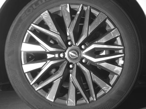 Used 2025 Nissan Altima 2.5 SV FWD image 13
