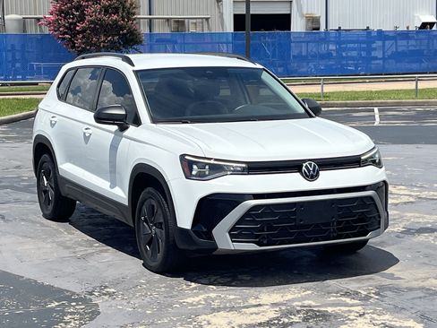 Used 2025 Volkswagen Taos S FWD image 3