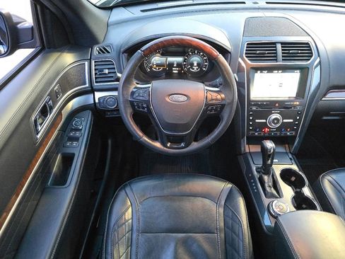 Used 2018 Ford Explorer Platinum image 30