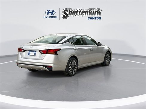 Used 2023 Nissan Altima 2.5 SV image 8