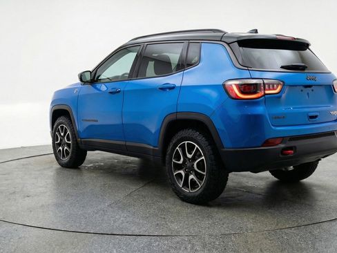 Used 2025 Jeep Compass Trailhawk AWD/4WD image 6