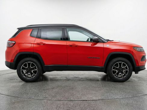 Used 2025 Jeep Compass Trailhawk AWD/4WD image 11