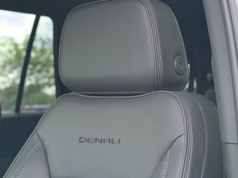 Used 2025 GMC Yukon Denali w/ Sun & Power Step Package RWD image 32
