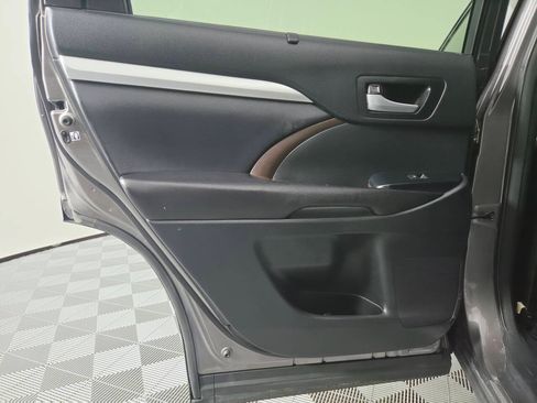Used 2016 Toyota Highlander XLE AWD/4WD image 19