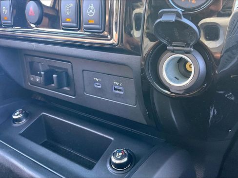 Used 2022 Nissan Titan Platinum Reserve w/ Moonroof Package image 39