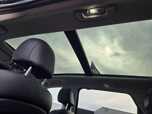 Used 2023 Kia Sorento S w/ Panoramic Sunroof Package AWD/4WD image 17
