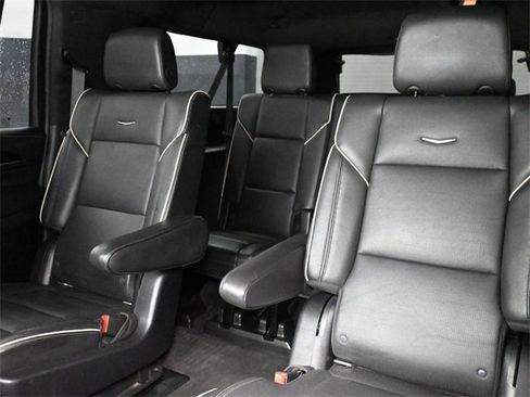 Used 2022 Cadillac Escalade ESV Sport image 13