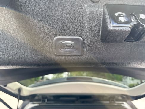 Used 2011 GMC Acadia SLE FWD image 18