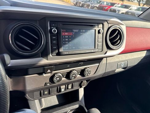 Used 2019 Toyota Tacoma SR5 RWD image 9