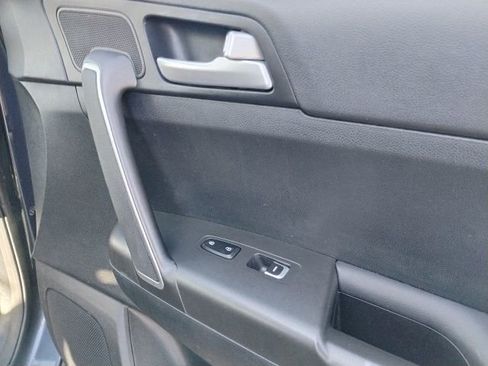 Used 2022 Kia Sportage LX image 11