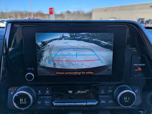 Certified 2023 Toyota Highlander XLE image 12