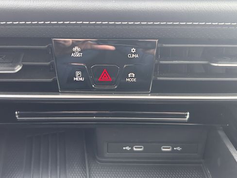 Certified 2025 Volkswagen Atlas SE w/ Panoramic Sunroof Package image 15