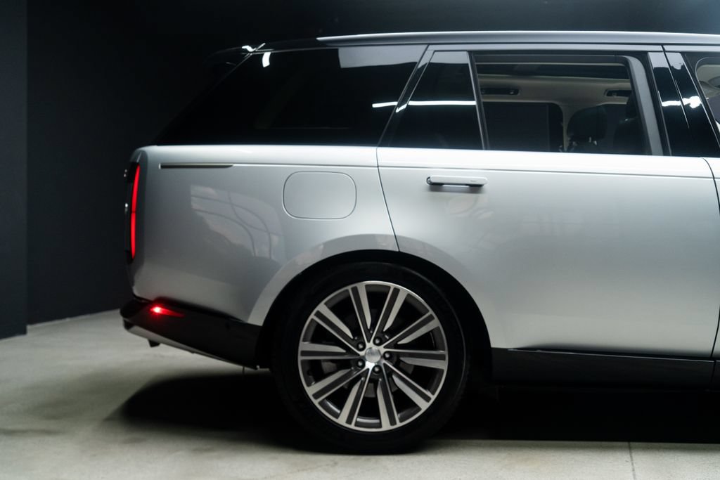Used 2023 Land Rover Range Rover Long Wheelbase SE AWD/4WD image 14