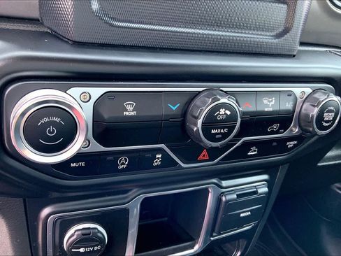 Used 2023 Jeep Wrangler Sport image 58