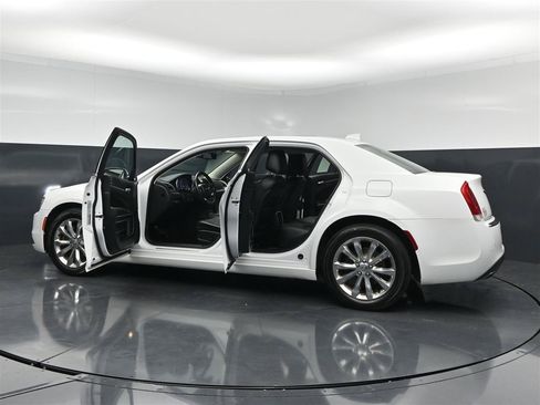 Used 2017 Chrysler 300 C w/ Safetytec Plus Group AWD/4WD image 37