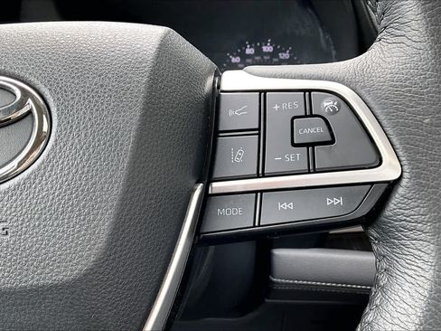 Used 2023 Toyota Sienna XLE w/ XLE Plus Package AWD/4WD image 24