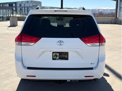Used 2012 Toyota Sienna XLE w/ Entertainment Pkg image 7