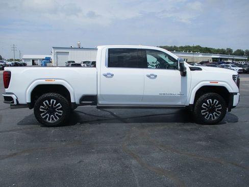 Used 2025 GMC Sierra 3500 Denali Ultimate AWD/4WD image 5