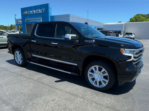Used 2024 Chevrolet Silverado 1500 High Country w/ High Country Premium Package AWD/4WD image 2