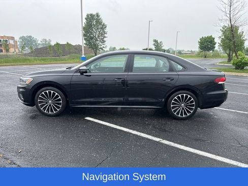 Used 2022 Volkswagen Passat 2.0T image 2
