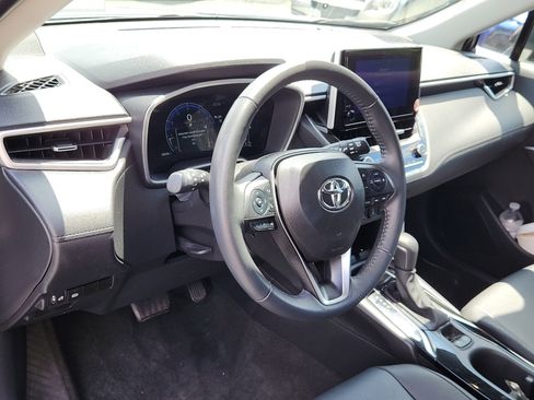 Used 2025 Toyota Corolla Cross XLE FWD image 11