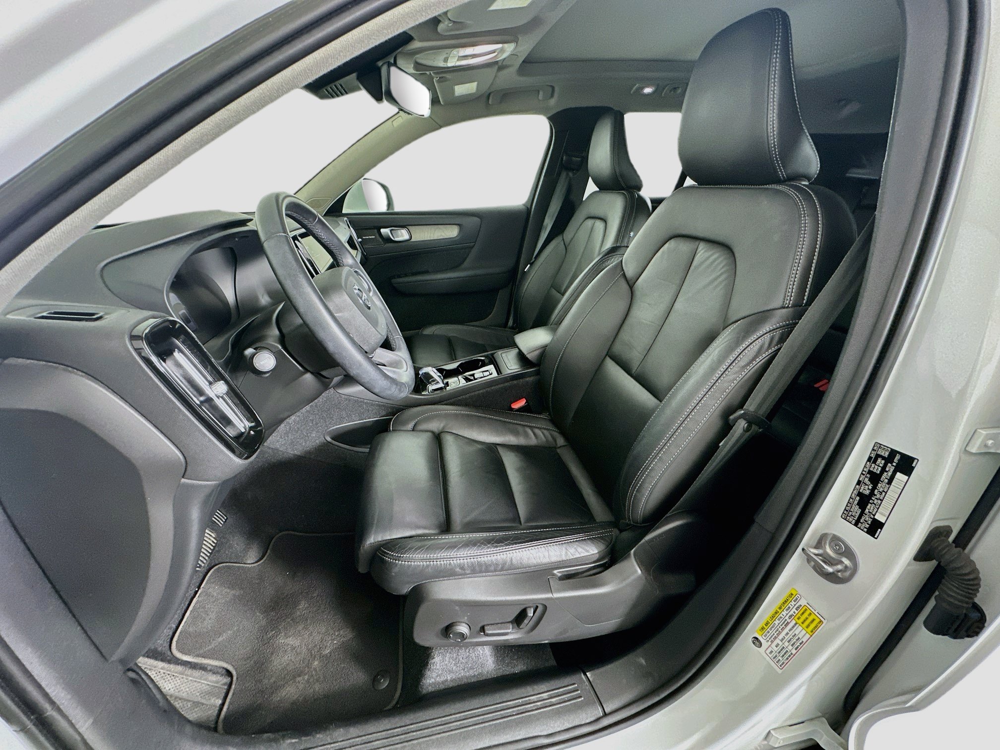 Used 2023 Volvo XC40 B5 Ultimate w/ Protection Package Premier AWD/4WD image 13