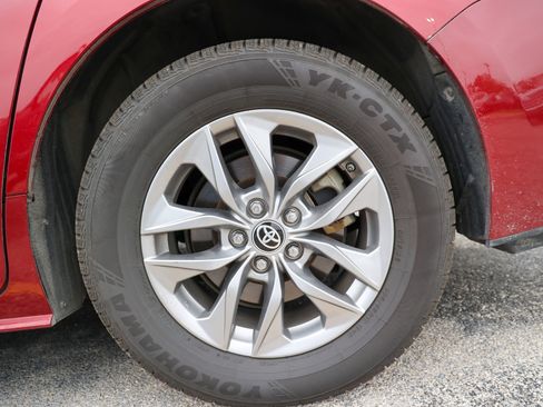 Used 2022 Toyota Sienna XLE FWD image 13