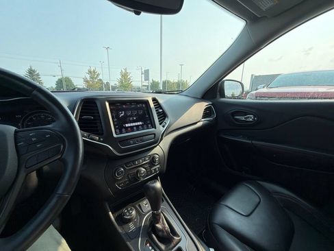 Used 2019 Jeep Cherokee Trailhawk w/ Cold Weather Group AWD/4WD image 12