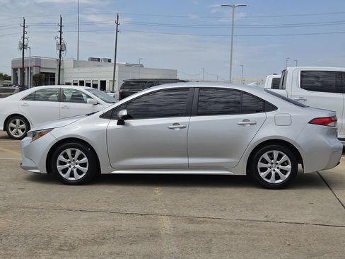 Used 2024 Toyota Corolla LE FWD image 5