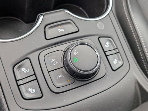 Used 2024 GMC Terrain SLT w/ Infotainment Package II image 13