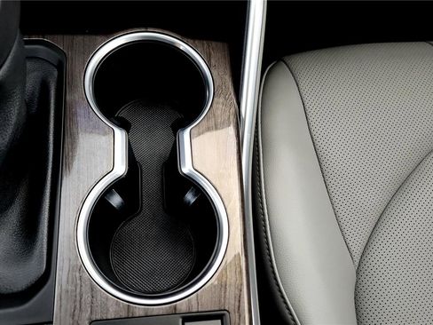 Used 2023 Toyota Highlander Limited image 42