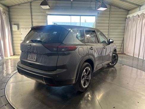 Used 2024 Nissan Rogue SV FWD image 5