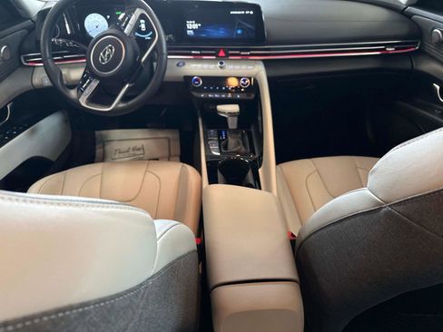 Used 2023 Hyundai Elantra Limited image 16