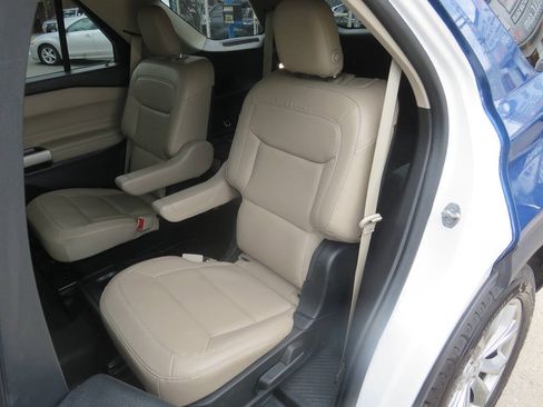 Used 2020 Ford Explorer XLT w/ Equipment Group 202A AWD/4WD image 25