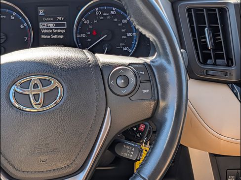 Used 2016 Toyota RAV4 XLE AWD/4WD image 18