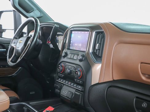 Used 2022 Chevrolet Silverado 2500 High Country w/ Safety Package II AWD/4WD image 28