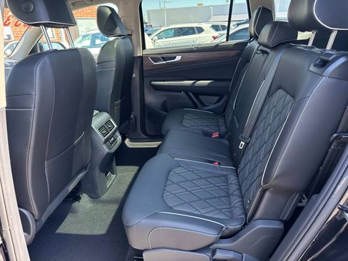 Certified 2025 Volkswagen Atlas SEL Premium R-Line image 13