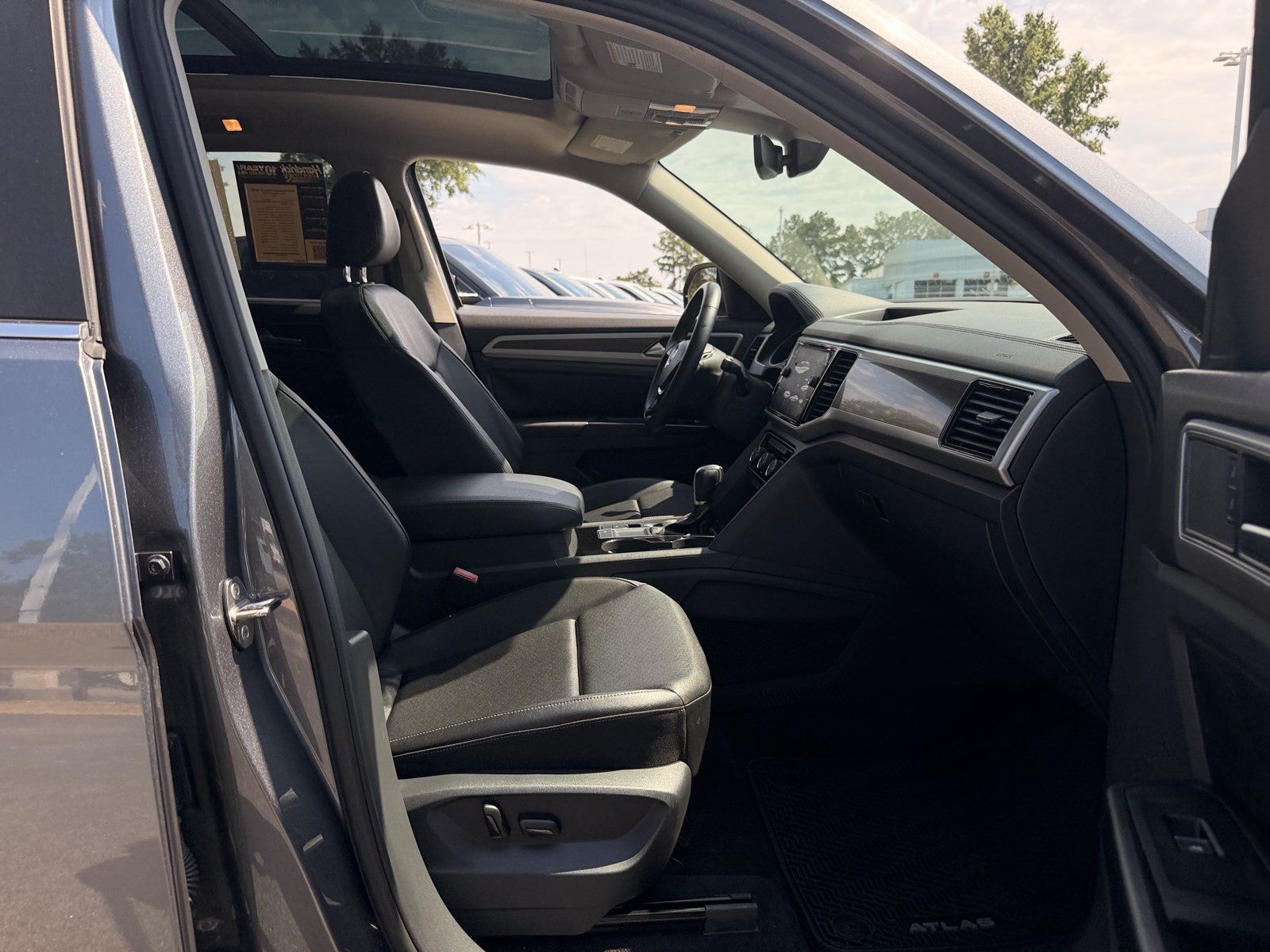 Used 2018 Volkswagen Atlas SEL FWD image 33