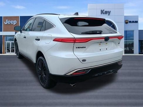 Used 2024 Toyota Venza Nightshade image 3