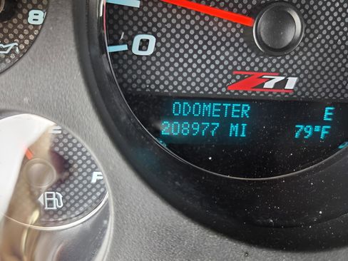 Used 2010 Chevrolet Suburban LT w/ Luxury Package AWD/4WD image 31