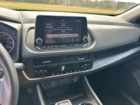 Used 2024 Nissan Rogue SV w/ SV Premium Package image 27