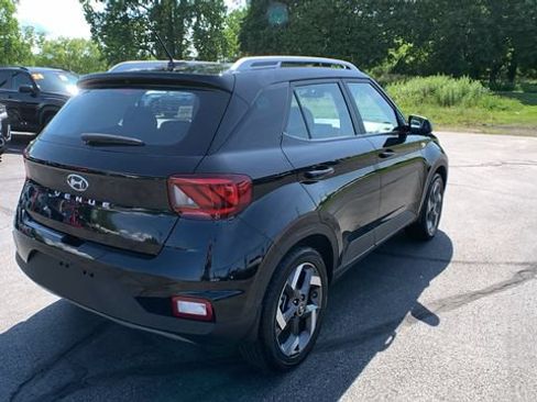 Certified 2026 Hyundai Venue SEL FWD image 5