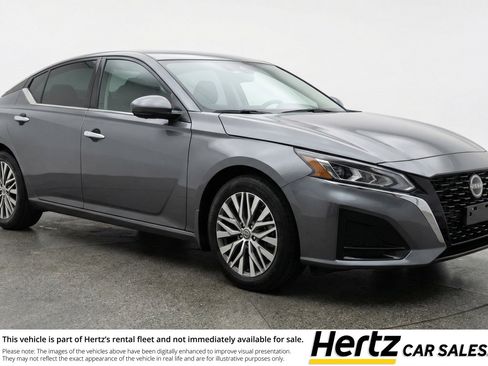 Used 2025 Nissan Altima 2.5 SV FWD image 1