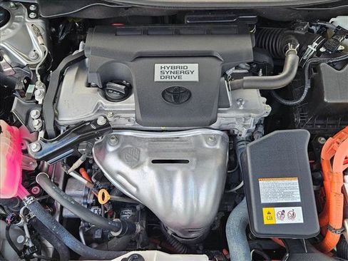 Used 2017 Toyota Camry XLE w/ Moonroof Package FWD image 24