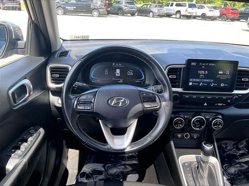 Used 2024 Hyundai Venue SEL FWD image 17