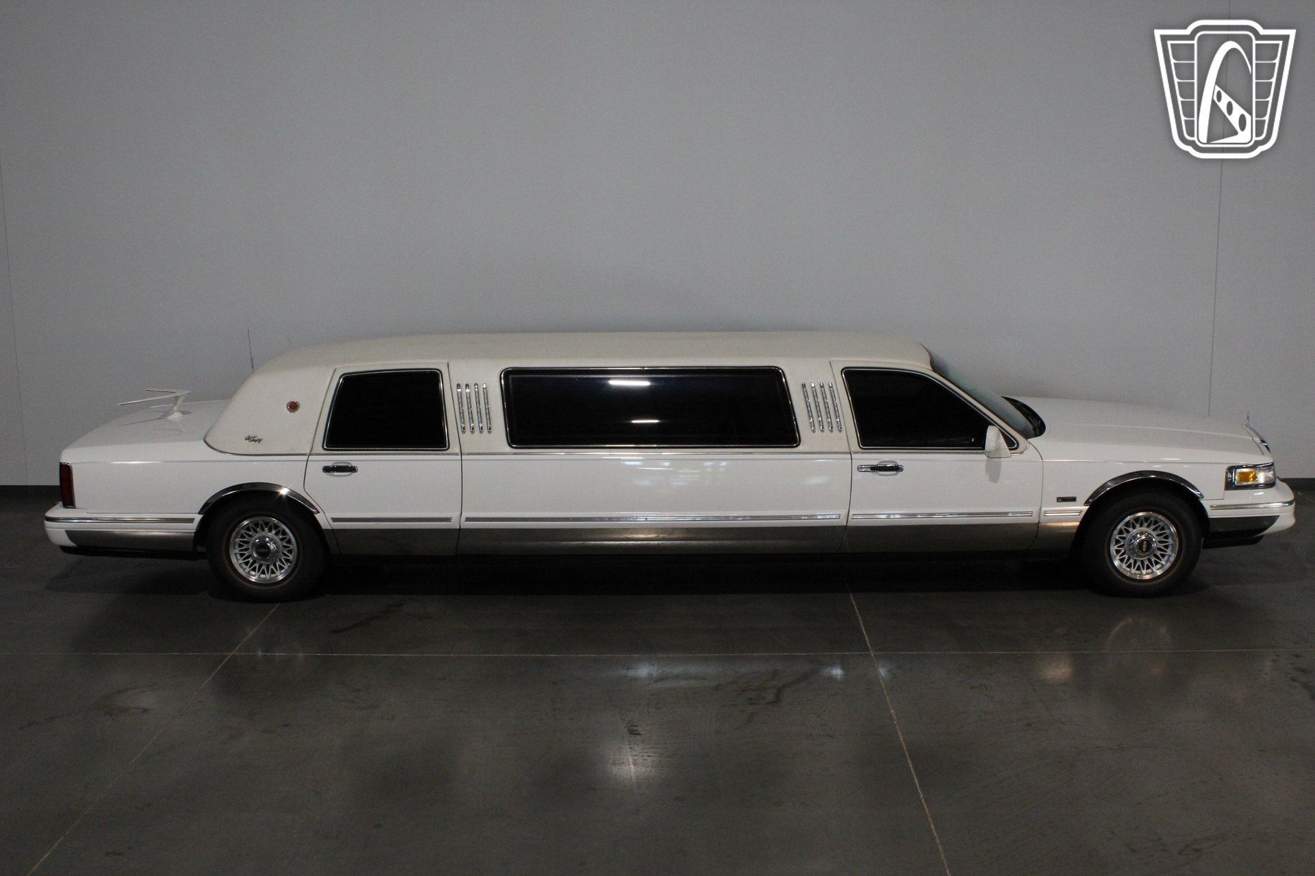 Used 1996 Lincoln Town Car Executive RWD image 11