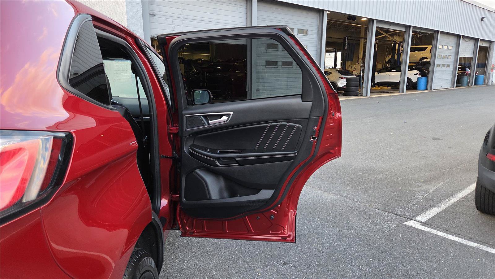 Used 2020 Ford Edge ST w/ Equipment Group 401A AWD/4WD image 34